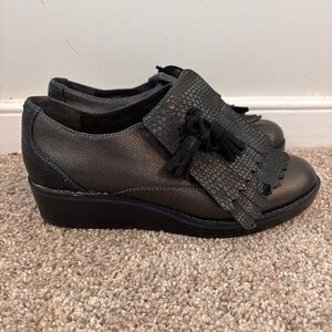 Cole Haan Kiltie Tassel Loafers Metallic Textured Leather Wedge Shoes Size 7